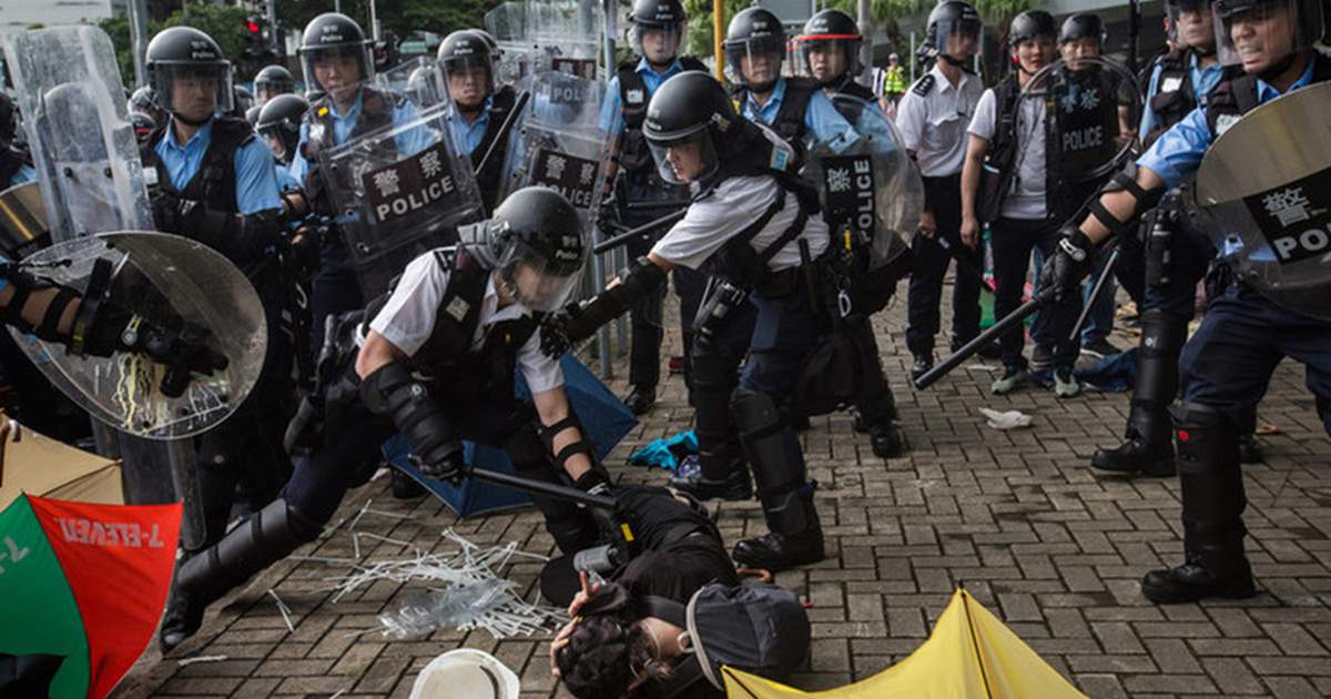Police beating protesters in Hong Kong